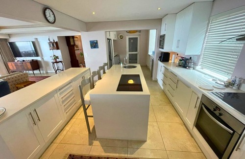 Plettenberg Bay Appartement | Exquisite Plett Penthouse: Landmark Luxury & Panoramic Coastal Views