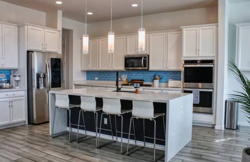 Maricopa County Maison | Exquisite Resort Style Home W/Private Heated Pool +Backyard+ Mountain Views