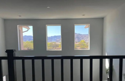 Maricopa County Maison | Exquisite Resort Style Home W/Private Heated Pool +Backyard+ Mountain Views