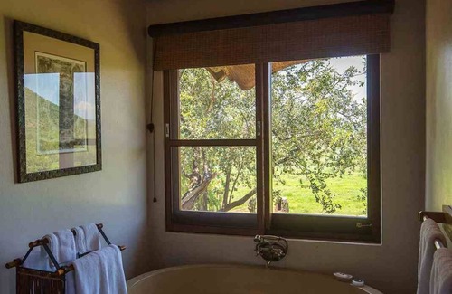 Madikwe Game Reserve Cabine | Exquisite Private Lodge in big 5 game reserve