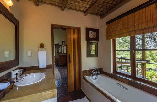 Madikwe Game Reserve Cabine | Exquisite Private Lodge in big 5 game reserve