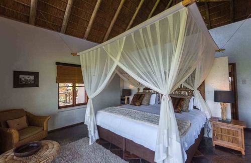Madikwe Game Reserve Cabine | Exquisite Private Lodge in big 5 game reserve