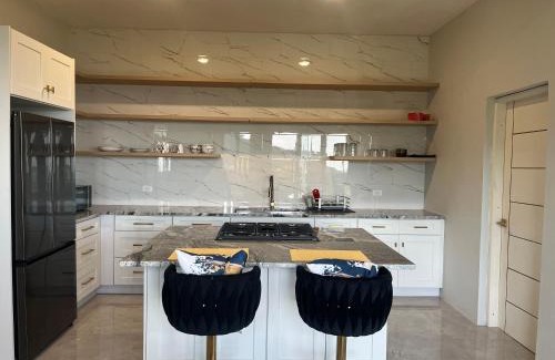 Road Town Appartement | Exquisitely Threadfall