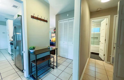 East Congress Maison | Extended Stay! 2br 1ba + Office & Enclosed Patio