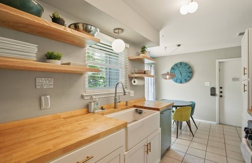 East Congress Maison | Extended Stay! 2br 1ba + Office & Enclosed Patio