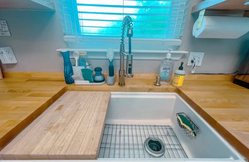 East Congress Maison | Extended Stay! 2br 1ba + Office & Enclosed Patio