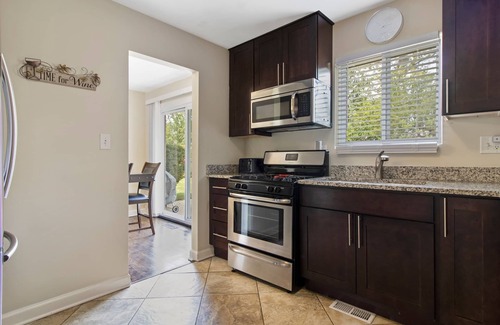 Des Plaines Maison | *Extended Stay* Des Plaines FHS Rental