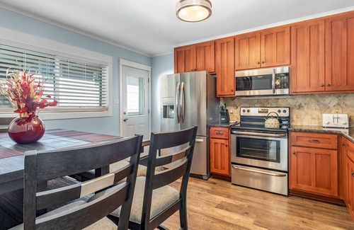 Downers Grove Maison | *Extended Stay* Downers Grove