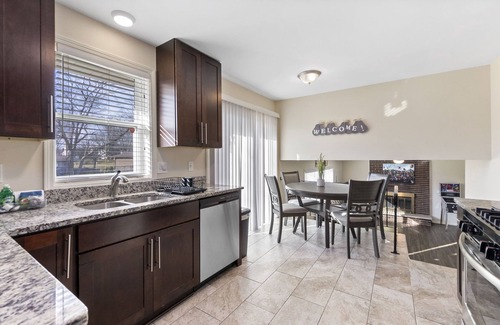 Matteson Maison | Extended Stay Matteson FHS Rental
