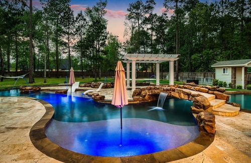 Spring Maison | Your own personal oasis. Lazy River, 9 holes of mini golf, basketball court and tons more