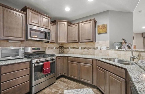 Colorado Springs Maison | Extended Stay- Theater Room, Workspace, and Grill
