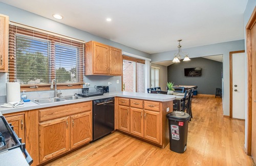Woodridge Maison | *Extended Stay* Woodridge FHS Rental