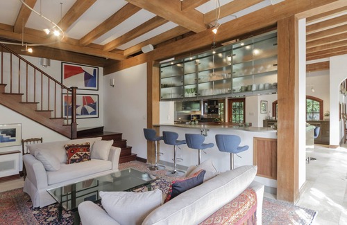 Hamilton Parish Maison | Extraordinary Bermuda retreat w/large cave, panoramic pool and viewing deck.