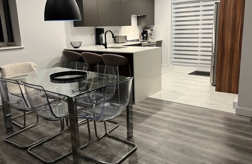 Sainte-Therese Appartement | Extraordinary find impeccable convenience