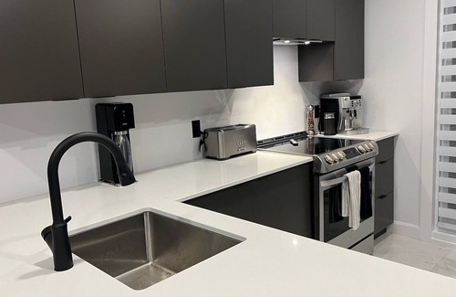 Sainte-Therese Appartement | Extraordinary find impeccable convenience