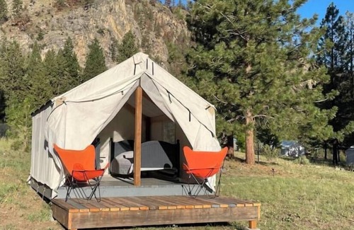 Shoup Location De VR | Extraordinary Retreat on the Scenic Salmon River!