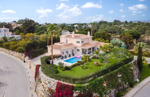 Quinta do Lago Maison | Extraordinary Villa on an elevated position in Quinta do Lago.
