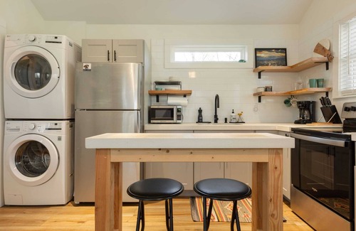 Fletcher Cottage | Very clean 2 min to AG Center Dog friendly