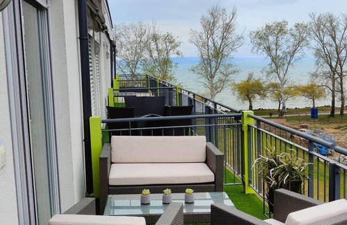 Siofok Appartement | Ezüst Panoráma Lovely 1 bedroom condo on the beach