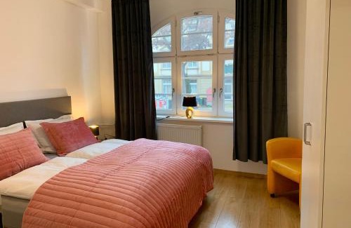 Daberstedt Appartement | Für Gruppen und Familien - große Ferienwohnung Nähe Stadtpark, 4 Schlafzimmer, 2 Bäder, Terrasse, Parkplatz