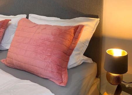 Daberstedt Appartement | Für Gruppen und Familien - große Ferienwohnung Nähe Stadtpark, 4 Schlafzimmer, 2 Bäder, Terrasse, Parkplatz