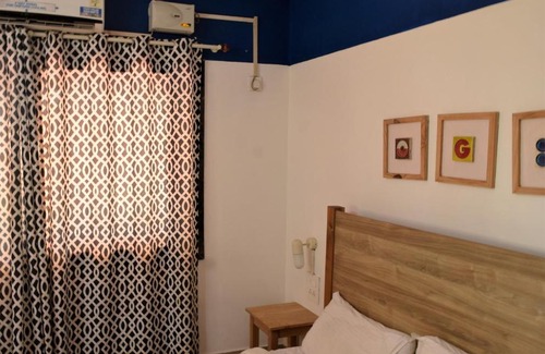 Parra Appartement | F-05, Power Back Up,100Mbps, Arpora