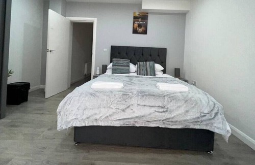 Redbridge Appartement | F#1, 690 Cranbrook · 1Bed Stunning Apt | Free Parking | Private Garden