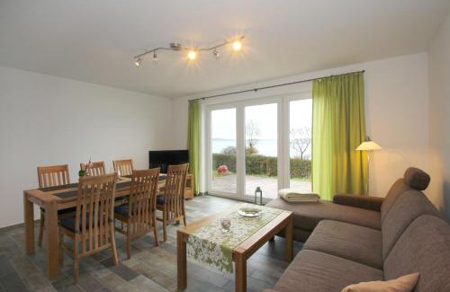 Lauterbach Maison | F-1037 Ferienhaus Neuendorf Haus Terrasse, Gartennutzung, Meerblick