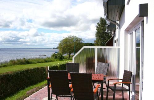 Lauterbach Maison | F-1037 Ferienhaus Neuendorf Haus Terrasse, Gartennutzung, Meerblick
