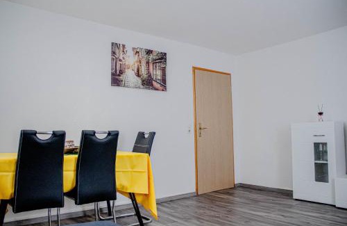 Ilsfeld Maison | F&F Suites Ilsfeld - 3 Zimmer OG Apartment - Zentral mit kostenfreien Privatparkplätzen und WLAN
