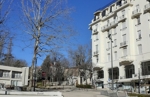 Chatel-Guyon Appartement | F1 FACE AU PARC THERMAL animaux de compagnie acceptes!