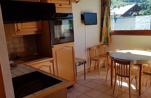 Albiez-Montrond Appartement | F1 mezzanine 5 personnes maximum - Lumineux - Vue sur les Aiguilles d'Arves