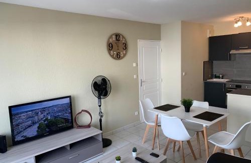 Talange Appartement | F2 rénové lumineux dans résidence avec balcon et parking
