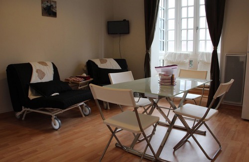 Mers-les-Bains Appartement | F2 refait à neuf à Mers les Bains, à 50m de la plage, vue sur mer