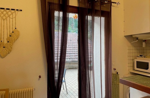Lamalou-les-Bains Appartement | F2 premier étage G, Terrasse , Calme , Familial à 200 m de la cure