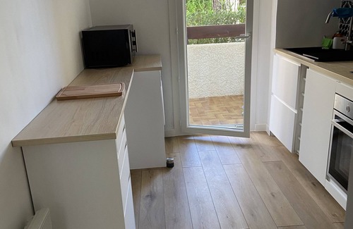 Saint-Cyr-sur-Mer Appartement | F2 totalement rénové, Rez de jardin, parking sécurisé, proche plage et commerces