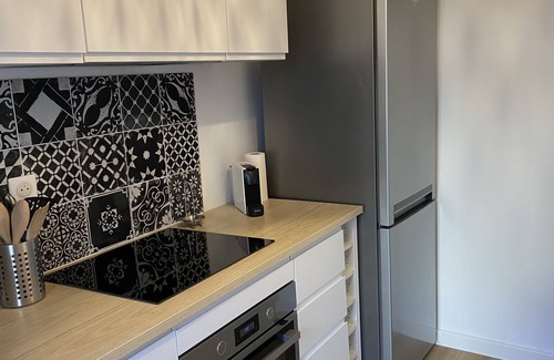 Saint-Cyr-sur-Mer Appartement | F2 totalement rénové, Rez de jardin, parking sécurisé, proche plage et commerces