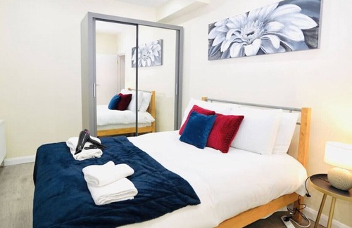 Redbridge Appartement | F3- 690 Cranbrook Rd · Stunning Apt | Free Parking | Private Garden