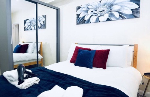 Redbridge Appartement | F3- 690 Cranbrook Rd · Stunning Apt | Free Parking | Private Garden