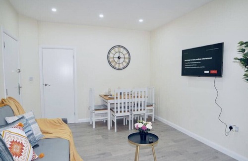 Redbridge Appartement | F3- 690 Cranbrook Rd · Stunning Apt | Free Parking | Private Garden