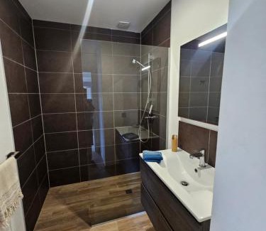 Noumea Appartement | F3 entier de standing tout équipé vue mer, piscine partagée et parking souterrain