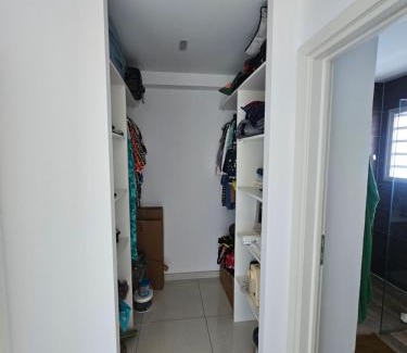 Noumea Appartement | F3 entier de standing tout équipé vue mer, piscine partagée et parking souterrain