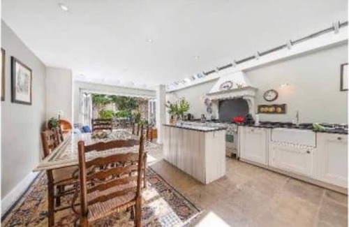 Fulham Maison | Fab 5 bedroom home - Parsons Green Spacious! Under 5 mins walk to tube & buses