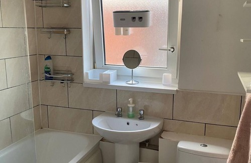 Custom House Appartement | Fab Excel London flat, warm cosy Liz Line