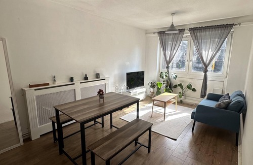Custom House Appartement | Fab Excel London flat, warm cosy Liz Line