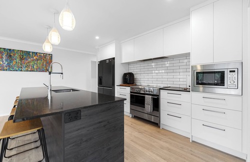 Richmond Downs Maison | Fab Family Getaway - Waihi Beach Holiday Home