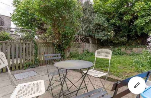 Mile End Maison | Fab family home next to Victoria Park and close to the City, Mile End