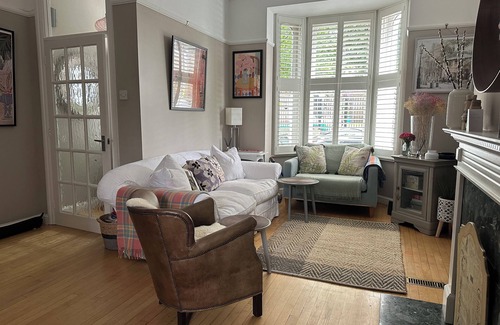Mile End Maison | Fab family home next to Victoria Park and close to the City, Mile End