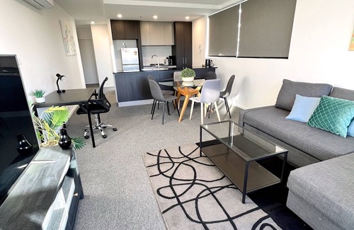 Phillip Appartement | Fab in Phillip - 2bd 2bth Apt
