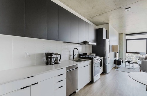 Near West Side Appartement | Fab West Loop Studio w/ Pool, Spa, Gym, W/D & Lounge, by Blueground